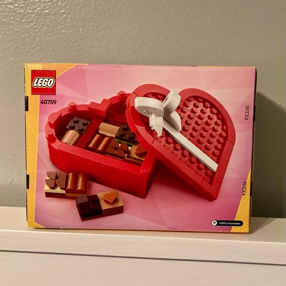 LEGO Valentine’s Day Box - Picture 2 of 6